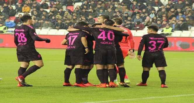 Ziraat Türkiye Kupası: Sivas Belediyespor: 1 - Galatasaray: 1 (İlk yarı)