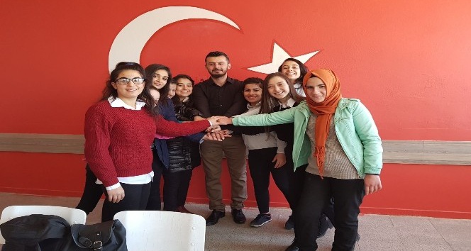 Sınıflarını, Türk bayrağıyla donattılar