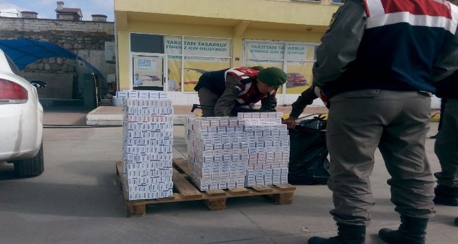 Tosya İlçe Jandarma Komutanlığı 2 bin 750 kaçak sigara yakaladı