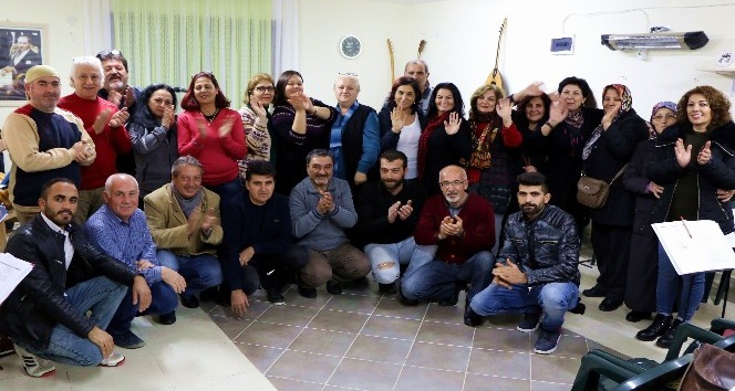 Türk Halk Müziği korosu konser hazırlığında