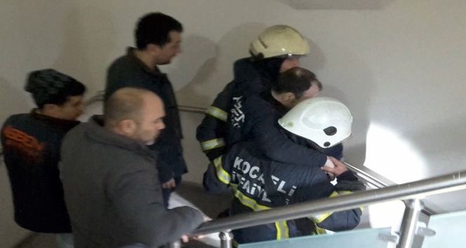 Bakım işçisinin ayağı, asansör hareket edince sıkışarak kırıldı