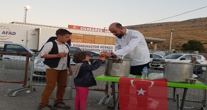 Uşaklı aşçılardan Suriyeli savaş mağdurlarına çorba ikramı