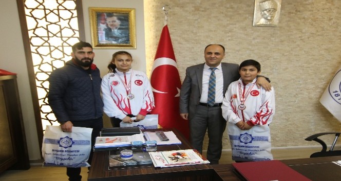 Özaltun, Beyşehir’in şampiyon milli sporcularını ağırladı