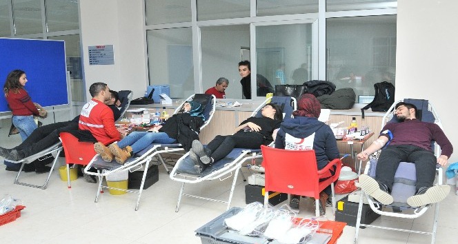 KMÜ’’den Kızılay’a 300 ünite kan bağışlandı