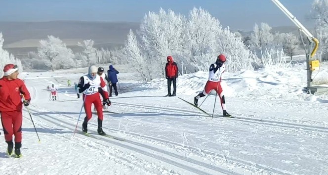 Ağrılı kayakçılar sezona 11 madalya ile başladılar