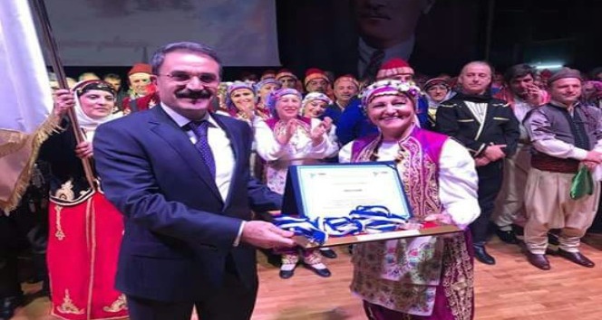 Süleymanpaşa Belediyesi Yetişkin Bayanlar Halk Oyunları Ekibi ödülle döndü