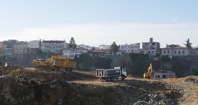 Cudibey Ortaokulu ve Trabzon Öğretmenevi’nin yapımına başlandı