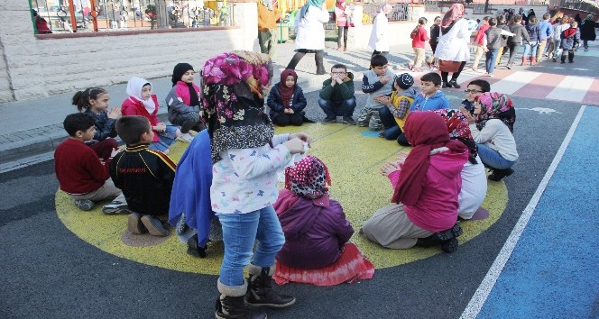 Küçükçekmece’de çocuklara özel 3’üncü çocuk sokağı kuruldu