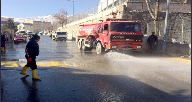 Şehit Mehmet Ceyhan caddesi tazyikli suyla yıkandı