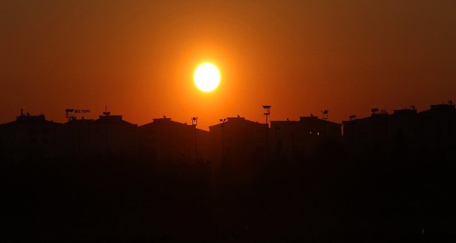Diyarbakır’da güneşin doğuşu büyüledi