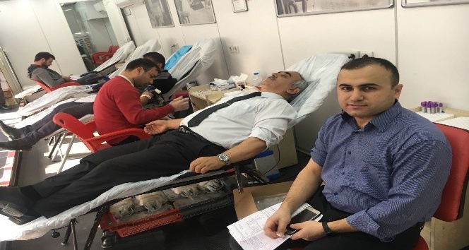 PTT çalışanlarından Kızılay’a kan bağışı
