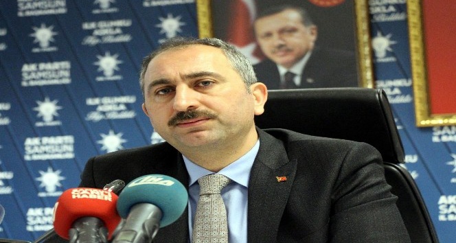 Adalet Bakanı Gül: &quot;İbadet edenlerle, ihanet edenleri ayırmak lazım&quot;