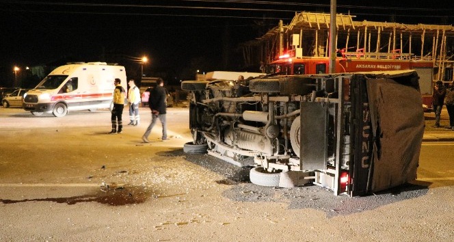 Aksaray’da kamyonet ve otomobilin karıştığı kaza ucuz atlatıldı