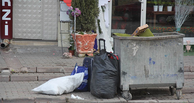 Çöpe atılan valiz paniğe neden oldu