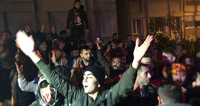 Galatasaray taraftarından havaalanı ve Florya’da protesto