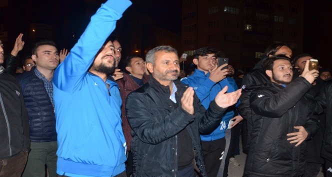 Kırşehir Belediyespor’a coşkulu karşılama