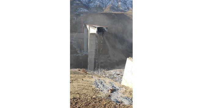 Türkiye’nin en büyük ’Konsol Viyadüklü Asma Köprüsü’ çöktü