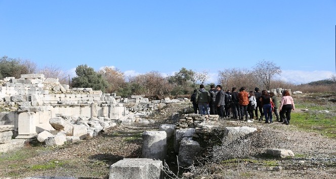Arkeolog adayları Stratonikeia Antik Kenti’ni gezdi