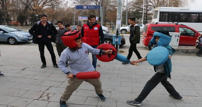 Erzincan Mobil Gençlik Merkezi gençler için yollarda