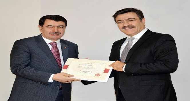 Uzlaştırmacı eğitimini tamamlayan İstanbul Valisi Şahin de sertifikasını aldı