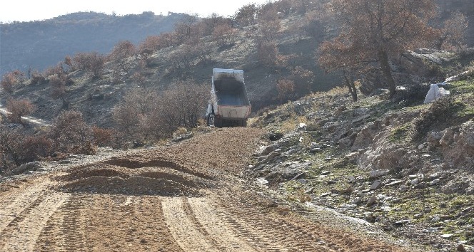 Alaşehir Belediyesinden 735 metre rakımda yol çalışması