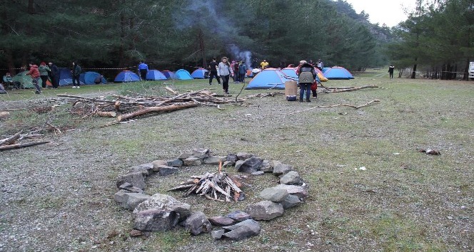 Doğaseverlerden kışa merhaba kampı