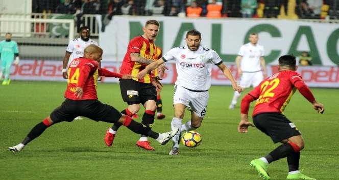 Süper Lig: Göztepe: 1 - Atiker KOnyaspor: 0 (İlk yarı)