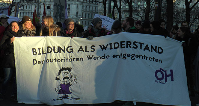 Avusturya&#039;da aşırı sağ koalisyon hükümeti protesto edildi