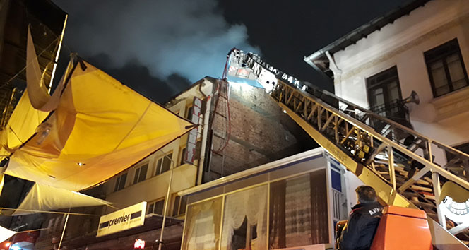Ankara&#039;da otel çatısında korkutan yangın