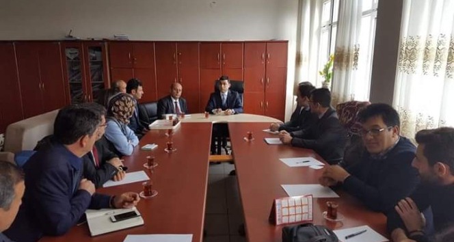 Kaman İlçe Kaymakamı Murat Girgin, sosyal medya kullanımı ve madde bağımlılığı konularında öğretmenlerle görüştü