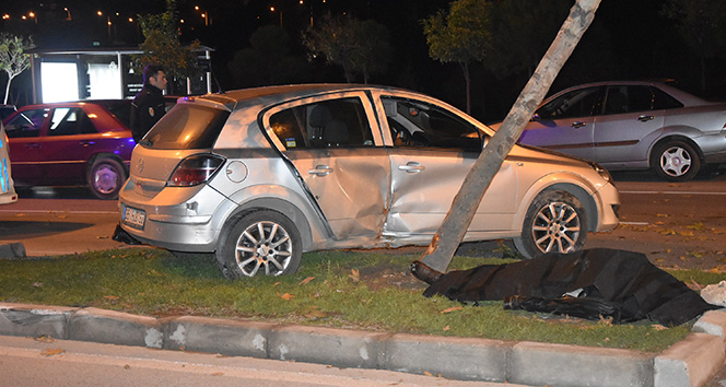 Refüjdeki ağaca çarpan otomobil takla attı: 1 ölü