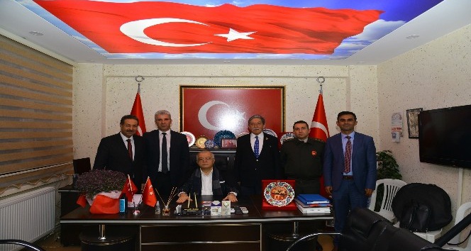 Vali Şentürk, Şehit Aileleri Sosyal Yardımlaşma ve Dayanışma Derneğini ziyaret etti