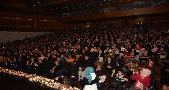 Duayen sanatçıya konserde kabak sürprizi