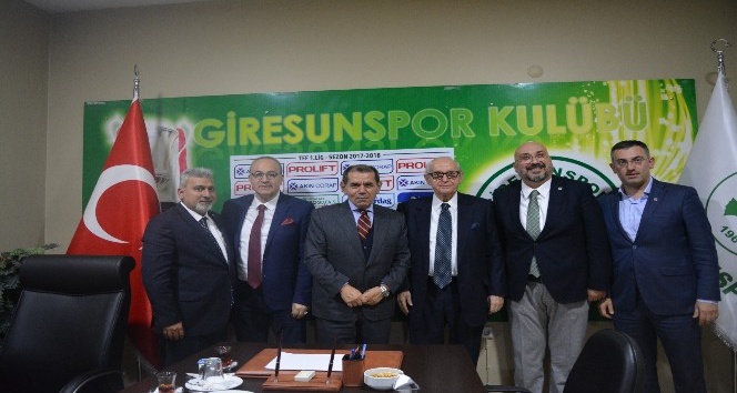 Dursun Özbek’ten Giresunspor’a ziyaret
