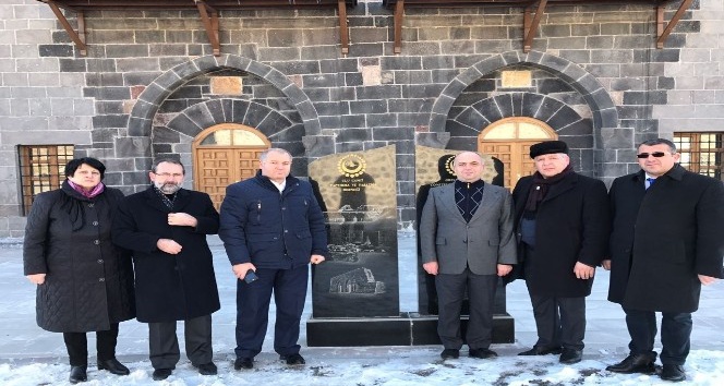 Azerbaycan STK temsilcileri Ulu Cami ve Anıt’ı ziyaret etti