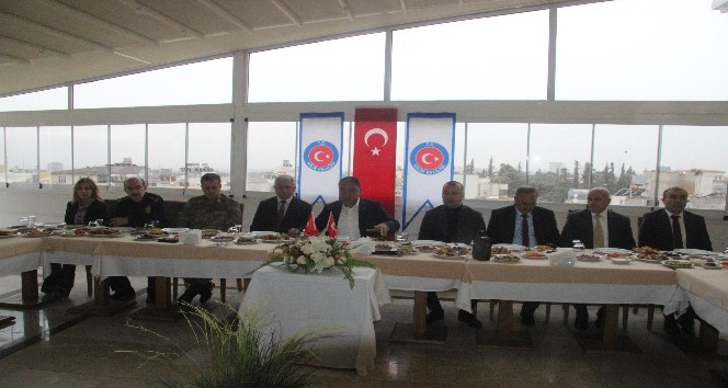 Vali Tekinarslan Köy muhtarlarıyla bir araya geldi