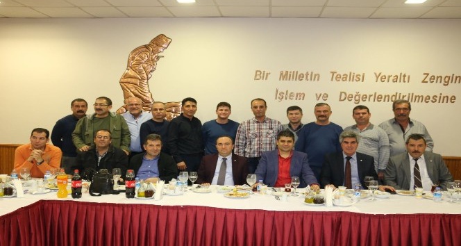 Eti Maden Kırka işletmesi Eti Bor üretim rekorunu çalışanlarıyla beraber kutladı