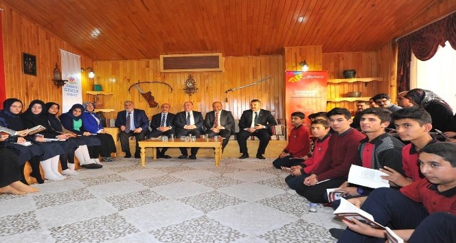 Osmaniye’de ‘Kitap Okuma Halkaları’ projesi etkinliği