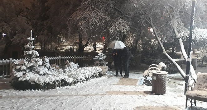 Ankara&#039;da beklenen kar yağışı geldi!