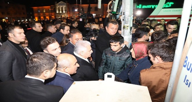 Başbakan Yıldırım, Valilik ve Belediyeyi ziyaret etti