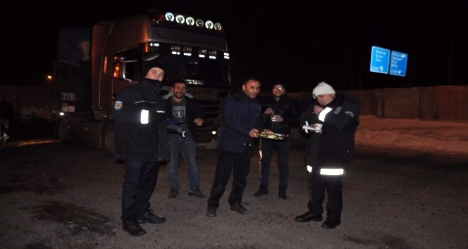 Patnos Gazeteciler Cemiyeti yılbaşında polisleri unutmadı