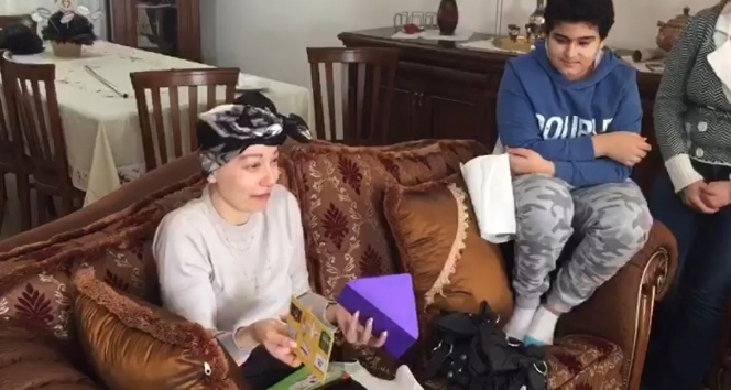 Kanser tedavisi gören genç kadına duygulandıran doğum günü hediyesi