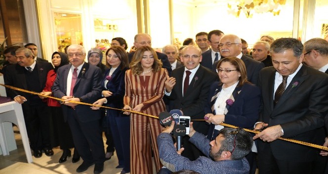 Gaziantep’e özgü kutnu kumaşının satış mağazası açıldı