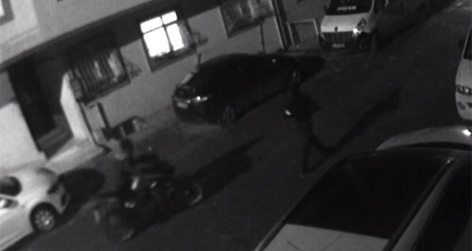 Esenyurt&#039;ta yaşanan motosiklet hırsızlığı kamerada