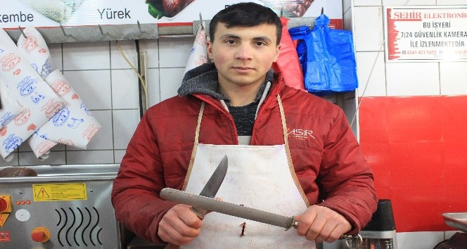 Genç yaşındaki çalışma azmi ile herkese örnek oldu