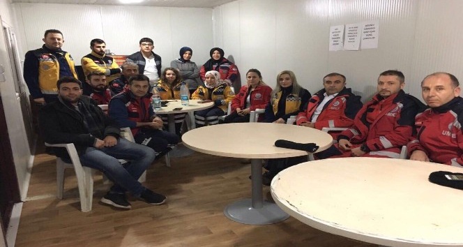Sağlık Müdürü Mehmet Metin Demir, Sahra hastanesi personeliyle bir araya geldi