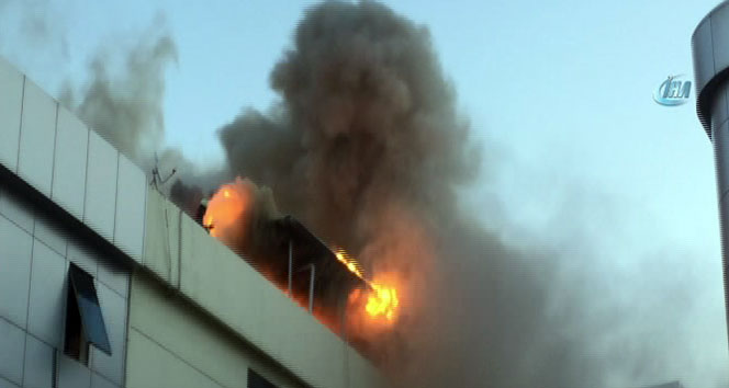 Bağcılar&#039;da tekstil fabrikasında patlama oldu