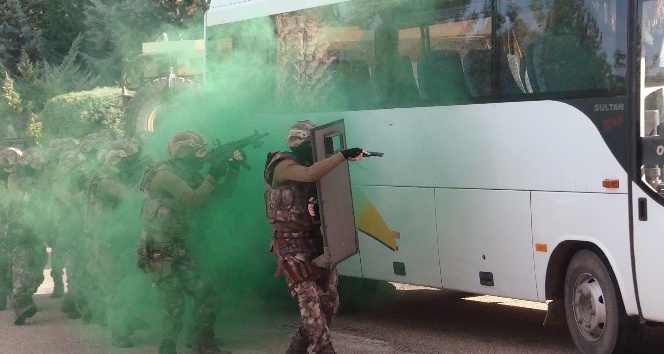 Özel harekattan gerçeğini aratmayan tatbikat