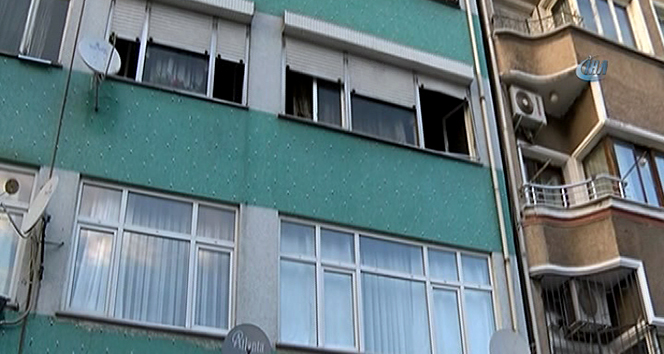 Fatih&#039;te apartmanda yangın! 1 kişi hayatını kaybetti