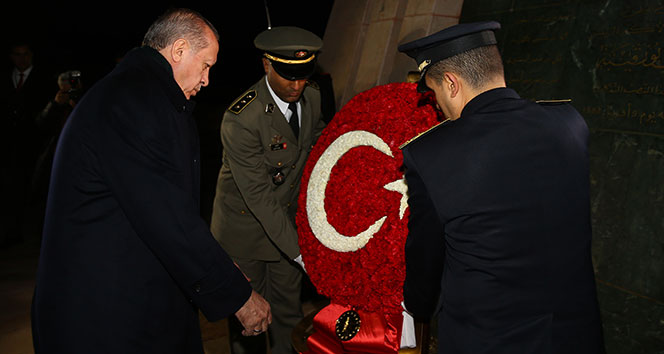 Cumhurbaşkanı Erdoğan Tunus&#039;ta şehitler anıtını ziyaret etti